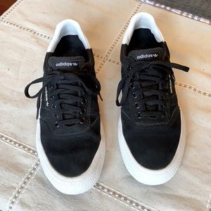 Adidas, Black &White. Men’s 7/Women’s 8.5.